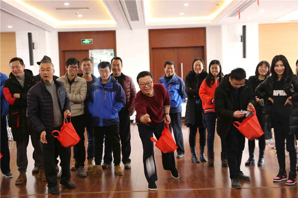 趣味運(yùn)動(dòng)添快樂(lè) 全員參與展風(fēng)采