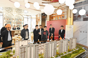 集團(tuán)領(lǐng)導(dǎo)走訪調(diào)研公司各項(xiàng)目